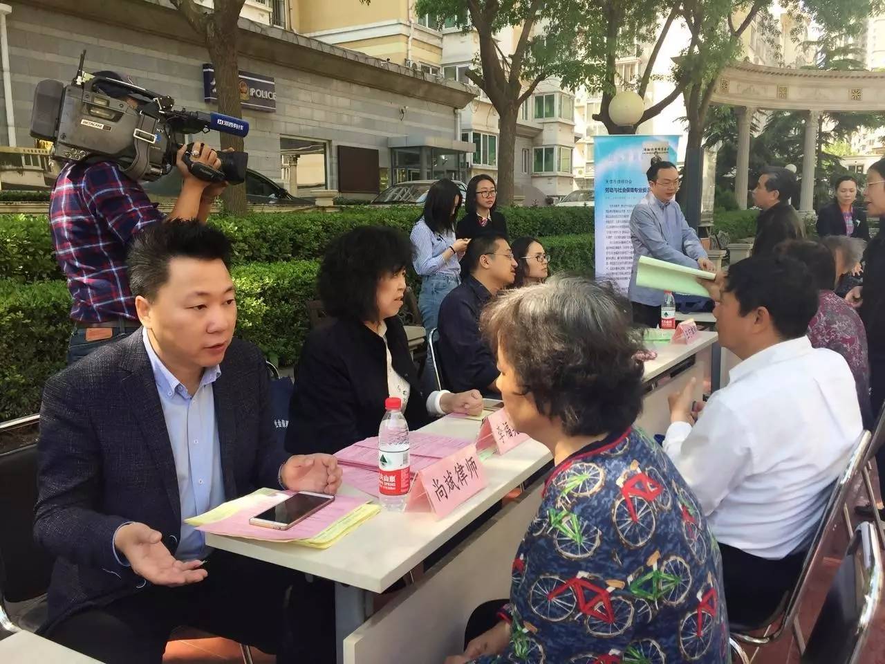 天津律師進(jìn)社區(qū)普法惠民生公益活動(dòng)成功舉辦